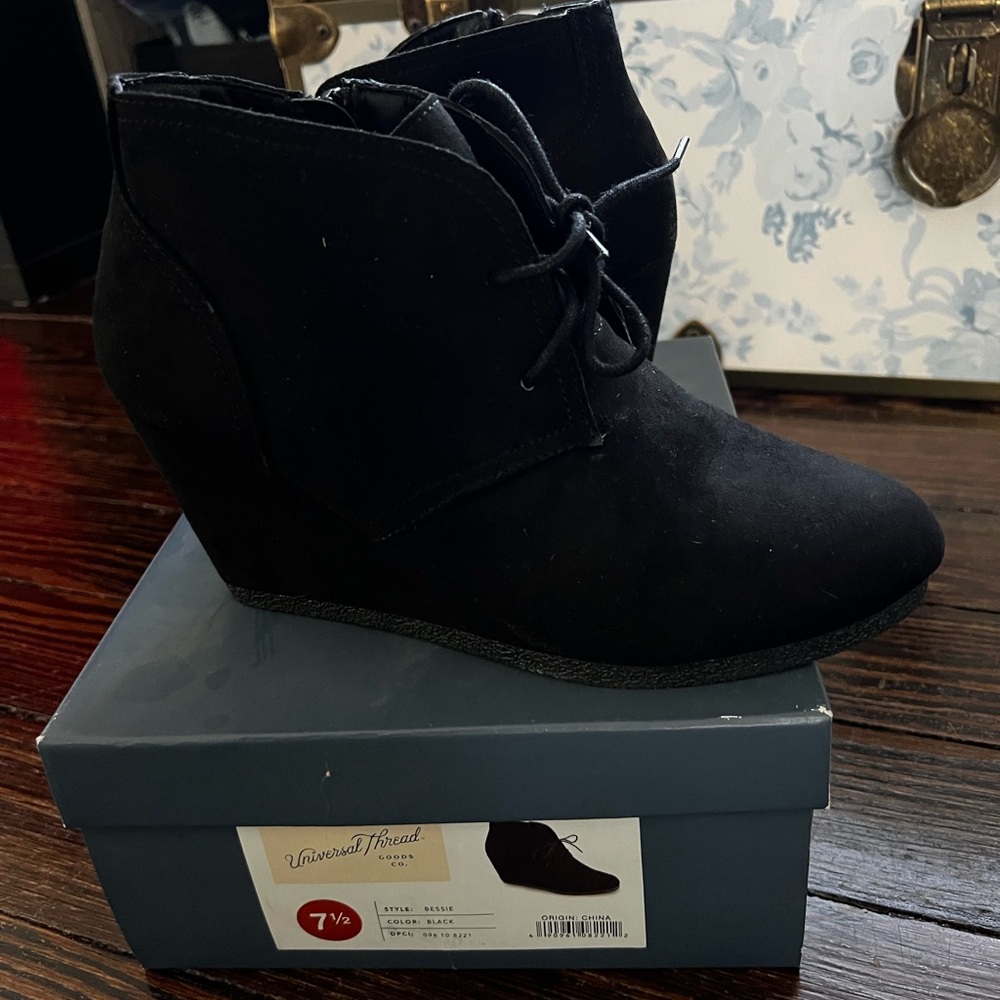 Universal Thread Black Lace-Up Wedge Boots